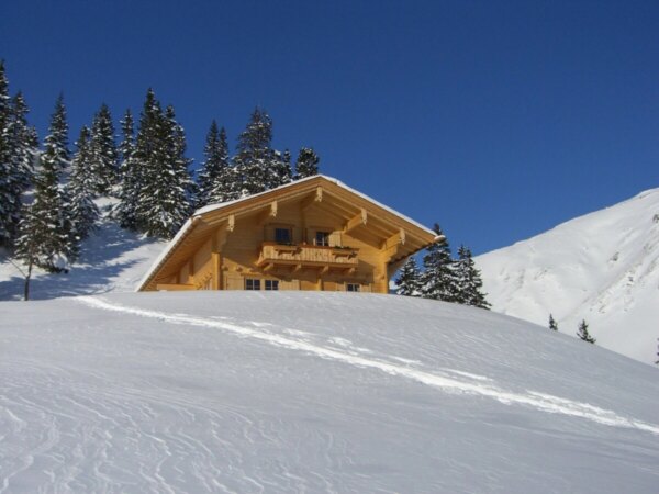 Almhütte im Winter am Wildenkar in Thiersee